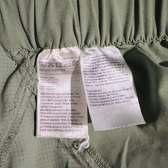 H&M Move Athletic Short Women’s Medium Light Olive Green 3” Inseam - Picture 6 of 7